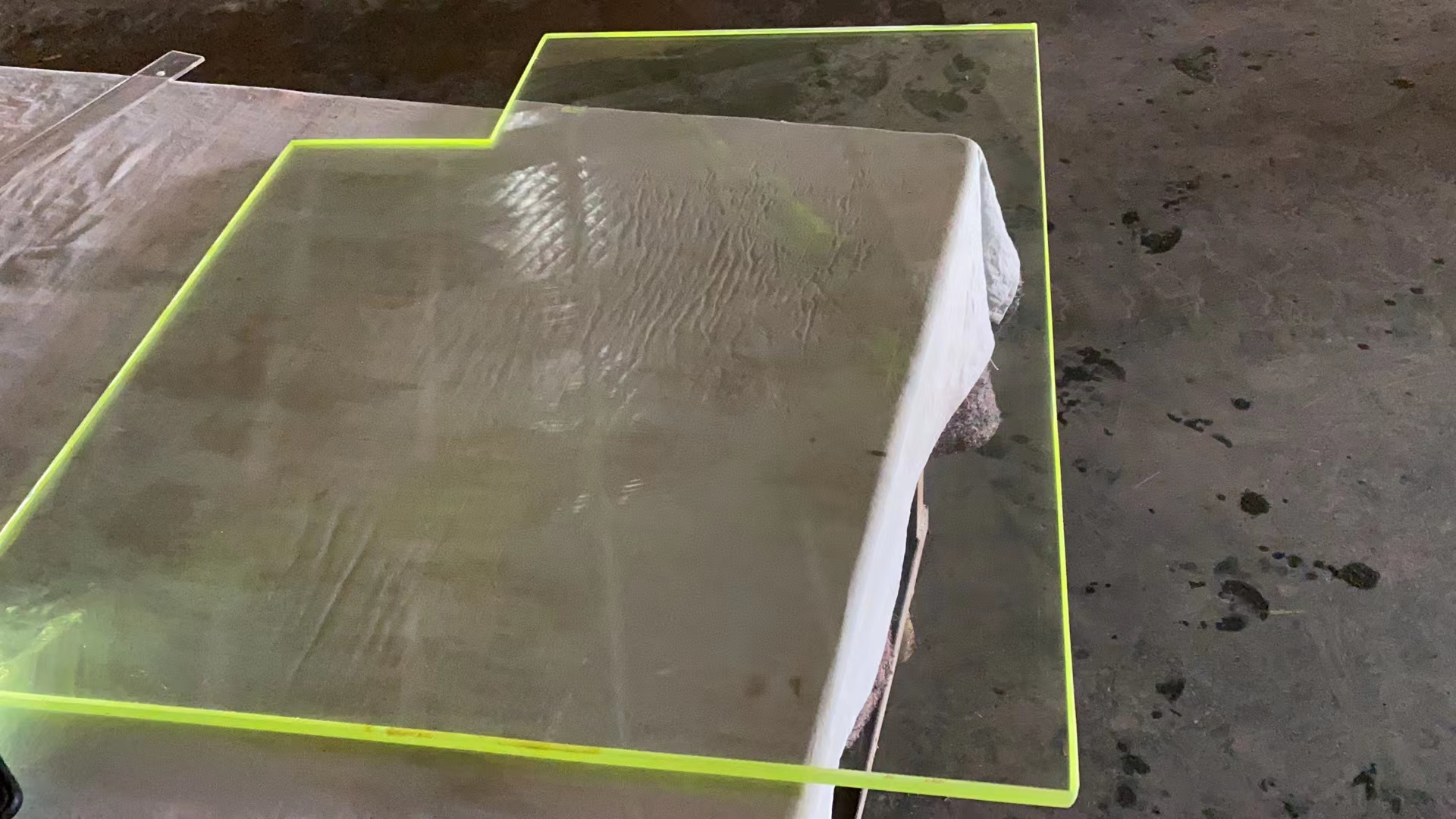 伊犁铅玻璃的用途